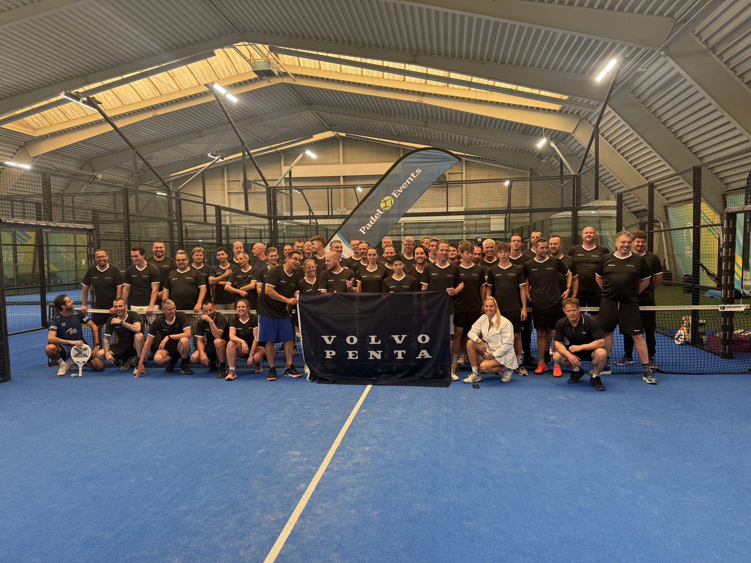 Volvo Penta ontdekt padel in Houten